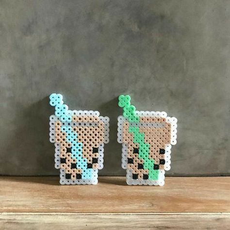 Perler Beads Drinks, Boba Tea Perler Bead Pattern, Bubble Tea Perler Beads, Perler Bead Coffee Cup, Boba Tea Perler Beads, Cute Bead Art, Fusion Bead Ideas, Pearlier Beads Patterns, Boba Perler Bead Pattern