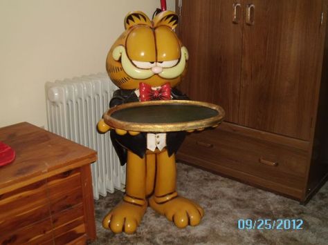 The Garfield Butler Statue Fat Orange Cat, Garfield Pictures, Garfield Images, Garfield Cat, Funky Furniture, House Room, Orange Cat, Dream House Decor, My New Room