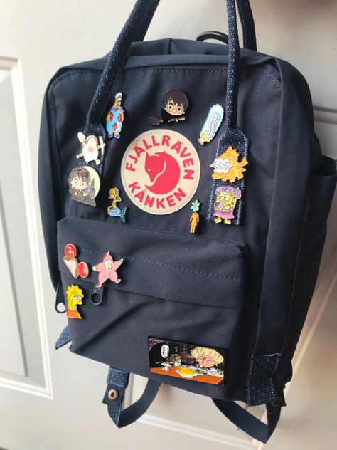 Kanken Style, Dream Backpack, Mochila Fjallraven Kanken, Fjallraven Kanken Mini, Pretty Tote Bags, Kanken Mini, Stylish School Bags, Aesthetic Backpack, Decorated Bags