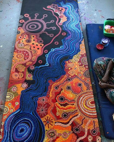 Massive 4 metre work in progress by Audrey Brumby⚡️If anyone has a wall big enough🤔 Available when it's finished🙏❤️ Thanks for the pic @iwiriarts Dot Art Aboriginal, Abstract Dot Art, Modern Aboriginal Art, Australia Dot Painting, Contemporary Aboriginal Art, Aboriginal Art Australian, Indigenous Australian Art Dot Painting, Aboriginal Art Sea Animals, Large Aboriginal Artwork