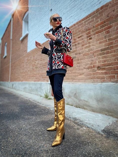 Gold Cowgirl Boots Outfit, Gold Cowboy Boots Outfit, Gold Boots Outfit, Cowboy Booties Outfit, Bronze Boots, Tall Boots Outfit, Cowgirl Boots Outfit, Outfit Botas, Shoes Inspiration