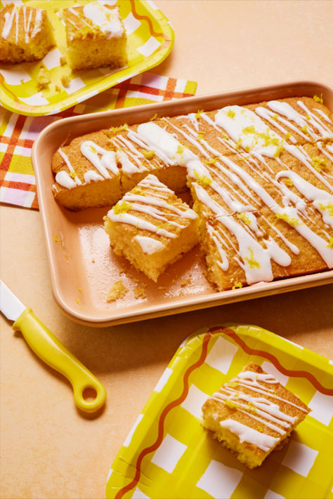 This super simple twist on a classic from Jane's Patisserie uses only six ingredients to create a perfectly moist and zingy lemon drizzle traybake. Lemon Drizzle Traybake, Easy Lemon Cake, Cake Autumn, Dessert Fall, Chocolate Cheesecake Bars, Autumn Dessert, Triple Chocolate Cheesecake, Janes Patisserie, Salad Cake