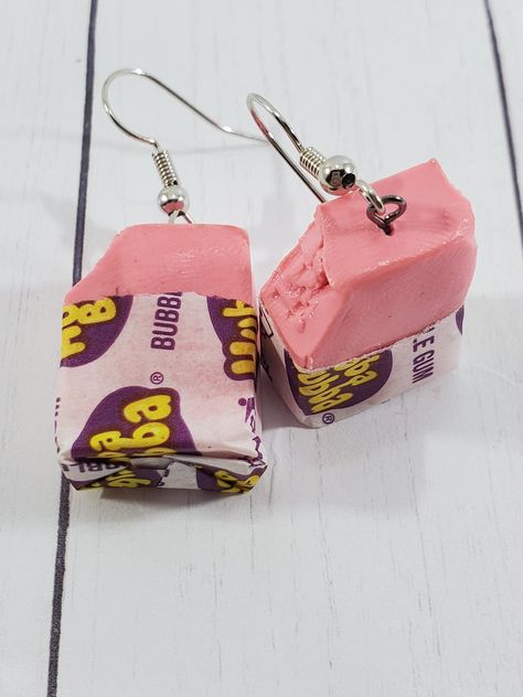 These bubble gum earrings will have you blowing big pink bubbles!! Silly Earrings, Crazy Earrings, Hubba Bubba, Weird Jewelry, Funny Earrings, Food Earrings, Funky Earrings, Food Jewelry, Springfield Mo