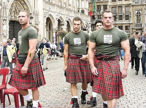 Scottish Man, Kilt Outfits, Scottish Kilts, Men In Kilts, Kilt, Muscle Men, Tartan Plaid, Tartan, Walking