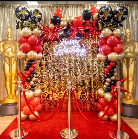 Red Carpet Birthday Theme, Hollywood Glam Theme Party, Dinner Party Ideas Decorations, Hollywood Birthday Theme, Hollywood Party Centerpieces, Hollywood Homecoming, Hollywood Theme Prom, Hollywood Backdrop, Hollywood Sweet 16