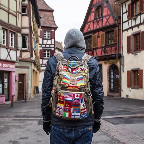 Travel memories are great but you may want something a little more tangible to remind yourself of all your great adventures.  Here are 15 creative ways to immortalize your wanderlust.  #travelonadream #savvytraveler #ToaD #adventureawaits #travelmemories Travel Patches Backpack, Patches On Backpack, Display Patches, Backpack With Patches, Backpack Europe, Backpack With Pins, Traveling Backpack, Backpack Inspiration, Backpack Photography