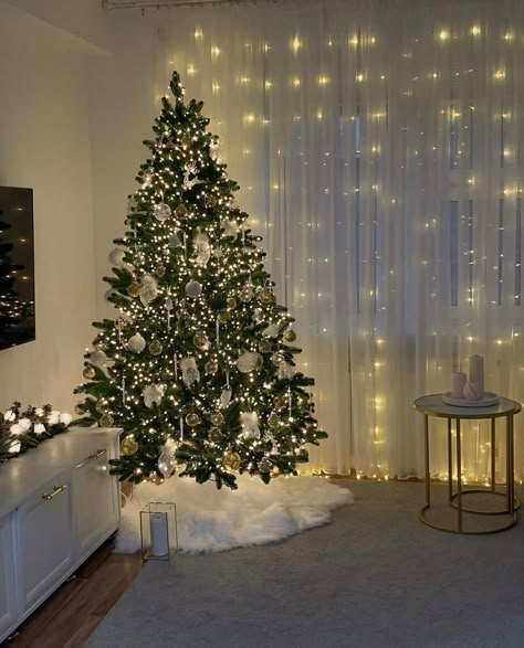 Koti Diy, Christmas Tree Inspo, Christmas Decorations Apartment, Christmas Apartment, Cozy Christmas Decor, Creative Christmas Trees, Christmas Decor Inspiration, Cosy Christmas, Winter Gifts