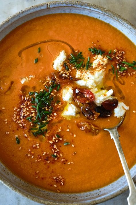 Roasted Tomato Soup Rustic Tomato Tart, Roasted Tomato Soup Recipe, Avocado Egg Recipes, 101 Cookbooks, Roasted Tomato Salsa, Tomato Tortellini Soup, Tomato Soup Easy, Soups Stews Chilis, Natural Cooking