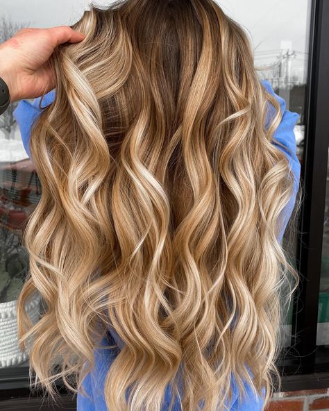 Blonde Caramel Highlights, Caramel Highlight, Blonde Balayage Honey, Blonde Balayage Hair, Caramel Blonde Hair, Platinum Blonde Balayage, Brown To Blonde Balayage, Balayage Hair Color Ideas, Honey Balayage