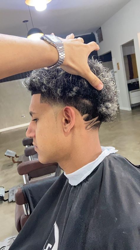 Ice Pick Taper, Ice Pick Taper Fade, Air Max 95 White, Young Men Haircuts, Curly Hair Fade, Ice Pick, Tapered Haircut, Curly Haircuts, Taper Fade