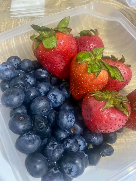 #fresh #strawberry #blueberry #food #foodporn #foodphotography #foodislove #heknows #ifkyk Blueberry Food, Blueberry And Strawberry, Strawberry Blueberry, Strawberry Fruit, Best Duos, Fresh Strawberry, Sweet Girls, Lei, Food Photography