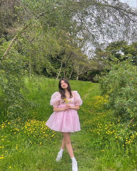 Selkie, selkie dress, puff dress, cottage core, garden aesthetic, parisian style, soft aesthetic, pink dress, summer vibes, nature aesthetic, photo idea, ig photos, girly outfits Puff Dress Outfit, Aesthetic Pink Dress, Selkie Puff Dress, Pink Dress Summer, Cottage Core Garden, Selkie Dress, Parisian Outfits, Dress Cottage, Creative Outfits