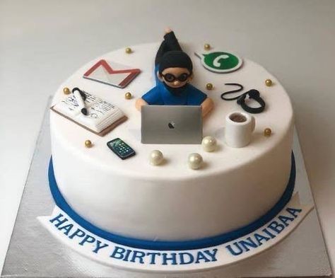 Birthday Cake For It Engineer, Workaholic Cake For Men, Laptop Cake Ideas, Computer Engineer Cake Design, Business Man Cake, Computer Engineer Cake, Coding Cake Ideas, Workaholic Cake, Men Cakes Birthday Creative