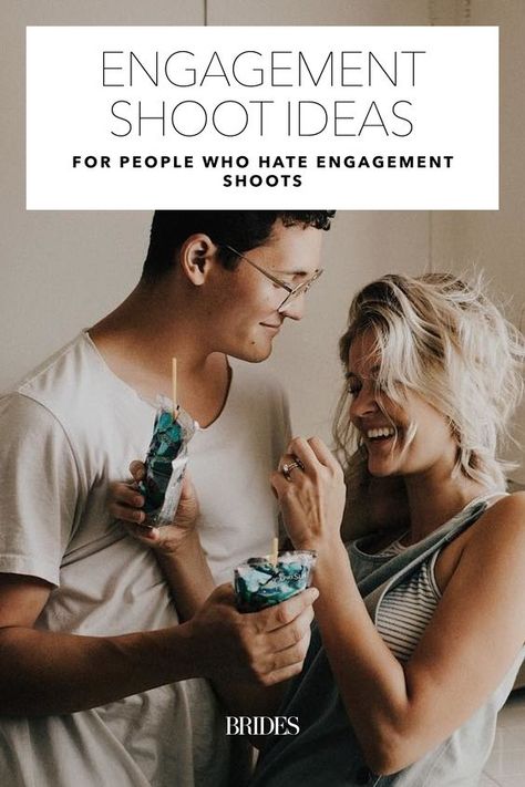 Funny Engagement Announcement, Silly Engagement Photos, Diy Engagement Photos, Engagement Photo Shoot Outfits, Engagement Props, Creative Photo Ideas, Funny Engagement Photos, Themed Engagement Photos, Engagement Shoot Ideas