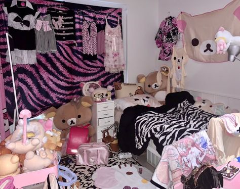 Gyaru Bed, Gyaru Room Aesthetic, Gyaru Bedroom Aesthetic, Gyaru Room Decor, Gyaru Room Ideas, Gyaru Bedroom, Gyaru Room, Emo Room, Room Hacks