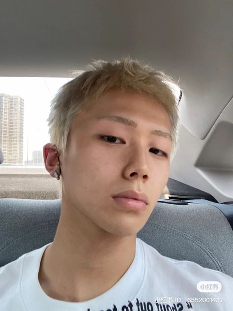 Platinum Blonde Hair Men, Asian Men Short Hairstyle, Blonde Hair Korean, Bleached Hair Men, Short Bleached Hair, Short Platinum Blonde Hair, Buzz Haircut, Mens Haircuts Short Hair, Blonde Asian