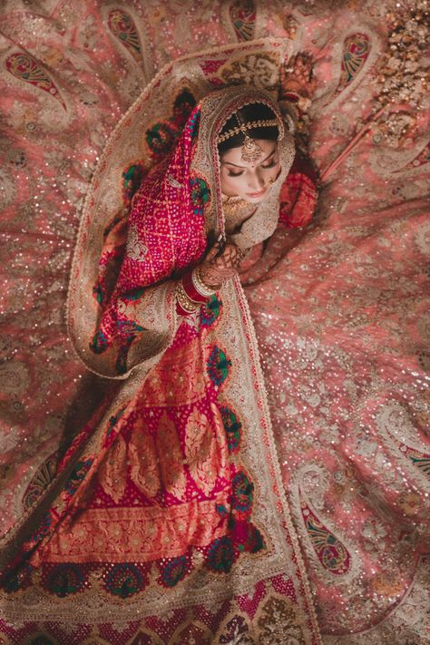 Sikh Bridal Suits, Sikh Bride Lengha, Sikh Wedding Dress Punjabi Bride, Old Traditional Punjabi Bride, Sikh Wedding Photography, Sikh Bride, South Asian Aesthetic, Long Blouse Designs, Pakistan Wedding