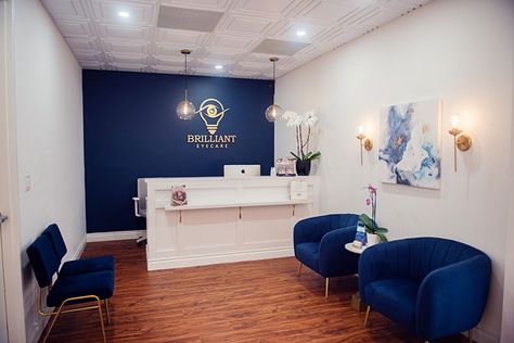 Blue Office Design Modern, Business Office Interior Design Reception Areas, Receptionist Office Decor, Office Interior Design Blue, Blue Salon Decor, Reception Office Ideas, Office Waiting Room Decor, Medical Office Interior Design, Small Waiting Room Design