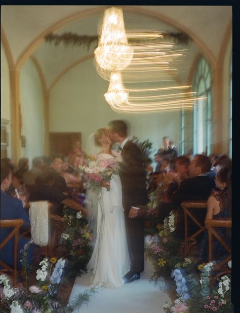 First-kiss-as-husband-and-wife-at-Villa-Castelletto Wedding First Kiss From Behind, Different Groomsmen Attire, Movie Style Wedding Photos, Italian Villa Wedding, Old Fashioned Wedding, 80s Wedding, Dream Husband, Villa Wedding, When I Get Married