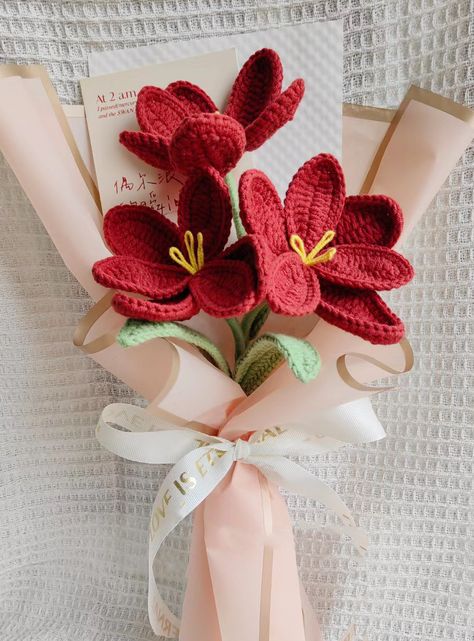 Crochet Red Flower, Red Crochet Flowers, Red Crochet Bouquet, Crochet Tulip Bouquet, Flower Bouquet Crochet, Valentines Crochet Ideas, Diy Bouquet Wrap, Flower Bouquet Diy, Crochet Bouquet