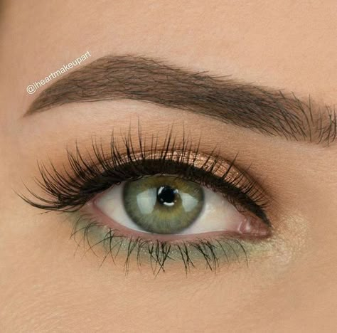 Simple Makeup With Green Dress, Green Eye Shadow Hooded Eyes, Sage Eye Makeup, Eyeshadow Green Eyes, Eyeshadow For Green Eyes, Eye Makeup Images, Under Eye Makeup, Hazel Eye Makeup, Makeup Looks For Green Eyes