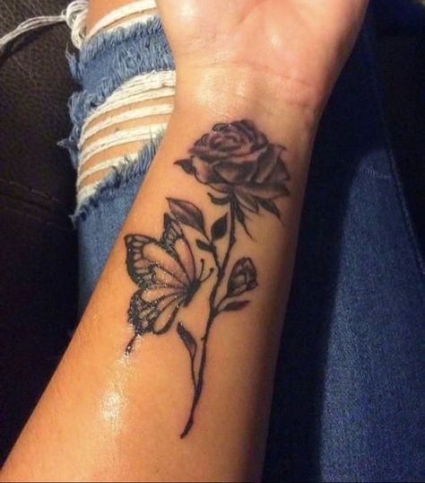 Hand Tattoos For Girls, Cute Hand Tattoos, Pretty Hand Tattoos, Snakebites, Inspiration Tattoos, Fotografi Digital, Hand Tattoos For Women, Pretty Tattoos For Women, Dope Tattoos For Women