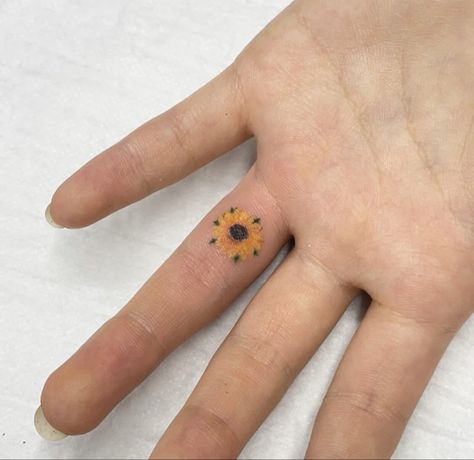 Finger Tattoo Symbols, Finger Tattoo Placement, Finger Tattoos Minimalist, Unique Finger Tattoos, Tattoo Ideas Finger, Sticker Sayings, Inner Finger Tattoo, Finger Tattoo Ideas, Tattoo Healing Process