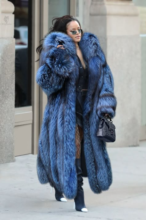 Blue Fur Coat, Looks Rihanna, Fur Coat Outfit, Long Fur Coat, Rihanna Outfits, Rihanna Looks, Rihanna Style, Bad Gal, Fur Coats Women