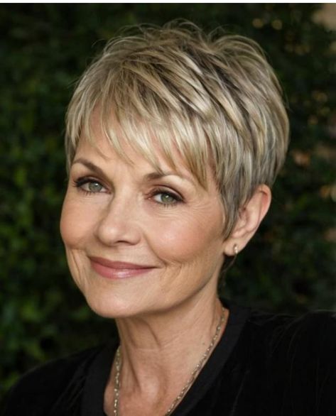 Sassy Short Haircuts, Short Spiked Hair, Haircuts For Older Women, Short Sassy Haircuts, Short Silver Hair, Short Hair Images, Stacked Bob, Short Hair Pixie Cuts, Messy Short Hair