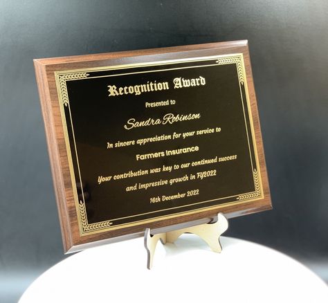 Make Your Event Special with Custom Paper Plate Awards – DIY Tips Inside Paper Plate Awards, Volunteer Recognition, Trophy Plaques, Corporate Awards, Farmers Insurance, Award Plaque, Custom Plaques, Recognition Awards, Employee Recognition