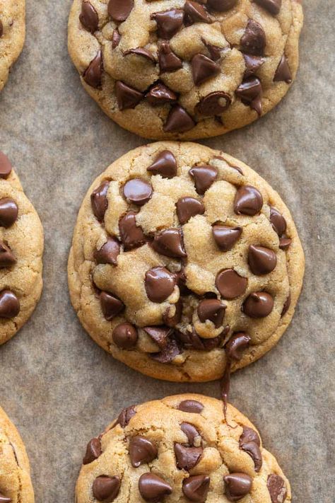 Hands down, the best and easiest cookies you'll ever make. These Eggless chocolate chip cookies have NO eggs and NO milk, but are perfectly soft, chewy, and with crisp edges! Eggless Chocolate Chip Cookies Recipe, Eggless Desert, Chocolate Chip Cookies Eggless, Egg Free Chocolate Chip Cookies, Cookies Without Eggs, Cookies Eggless, Gf Treats, Eggless Chocolate Chip Cookies, Eggless Cookies