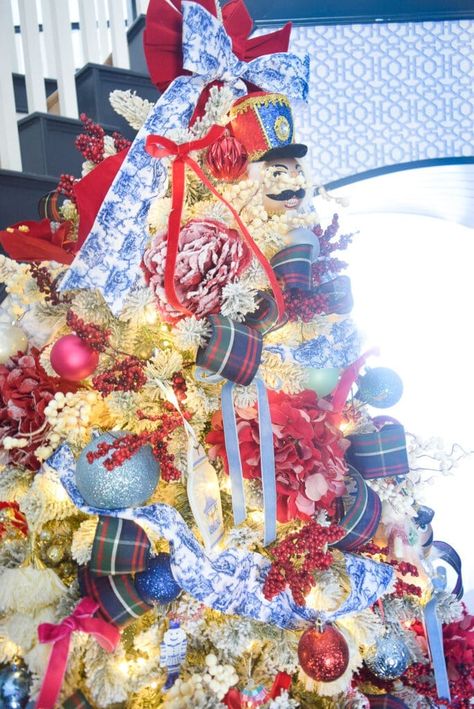 Experience the Joy of a Grand Millennial Christmas: Blue, Red, and Pink Chinoiserie Tree Perfection Red And Light Blue Christmas Tree, Red White And Blue Christmas Tree, Blue And Green Christmas Decor, Grand Millennial Christmas, Chinoiserie Tree, Christmas Tree Tartan, Chinoiserie Christmas Decor, Millennial Christmas, Red And Blue Christmas