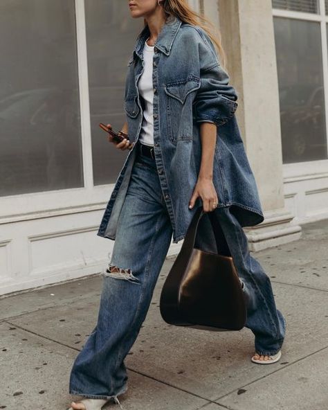 Denim Shirt Outfits, Full Denim Outfit, Alexandra Carl, Denim Street Style, Casual Chic Summer, Streetwear Mode, Nyfw Street Style, Street Style Edgy, All Jeans