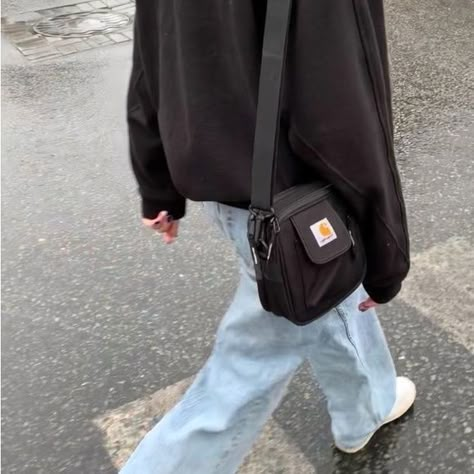 Carhartt Essentials Bag Carhartt Bag Outfit, Carhartt Essentials Bag, Carhartt Bag, Practical Fashion, Mode Inspo, Streetwear Men Outfits, Essential Bag, How To Pose, Aesthetic Outfits