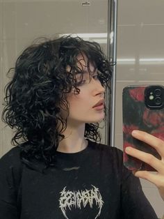 Aesthetic Haircuts For Curly Hair, Curly Medium Haircuts Natural Curls, Shaggy Haircut For Curly Hair, Shag Hairstyle Wavy Hair, Shag Curly Hair Short, Curly Short Layered Haircuts, Alternative Haircuts For Curly Hair, Shag Haircut Curly Short, Shag Haircut On Curly Hair