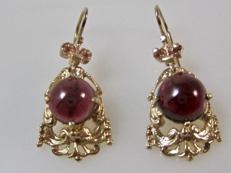 Beautiful cabochon garnets with an elaborate 14K gold setting, part of our Red Tag Ruby Lane 30% off sale starts Friday, 7/9, 10AM Central-Mon., 7/12. Don't miss it! 1950s Earrings, Garnet Drop Earrings, Yellow Gold Setting, Selling Antiques, Garnet Earrings, Ruby Lane, Estate Jewelry, Vintage Earrings, Antique Jewelry