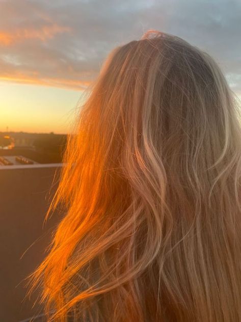 Full Head Highlights, Golden Blonde Hair, Romantic Adventures, Golden Blonde, Summer Pictures, Blonde Girl, Golden Hour, Live Life, Blonde Hair