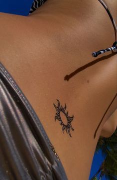 Tato Paha, Tramp Stamp Tattoos, Tato Minimal, Hippie Tattoo, Tattoos Infinity, Tato Henna, Muster Tattoos, Petite Tattoos, Tramp Stamp