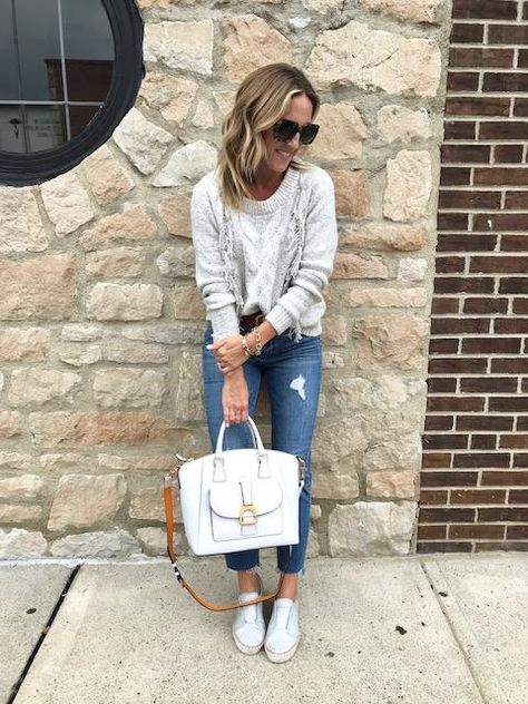 Two Peas in a Blog: Tips for styling a White handbag for Fall and Winter White Purse Fall Outfit, Outfits With White Purse, White Purse Outfit Ideas, White Bag Outfit Ideas, White Handbags, White Crossbody Bag Outfit, White Handbag Outfit, White Purse Outfit, White Purse