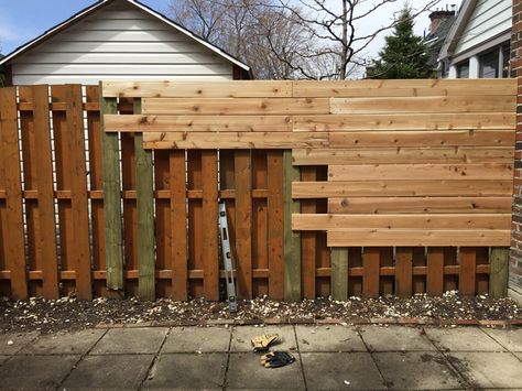 Fence Backyard, Urban Courtyards, Design Fence, Fence Diy, Wood Fence Design, Urban Backyard, Privacy Fence Designs, Backyard Fence, Horizontal Fence