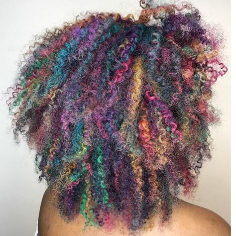 u/dani-snailss on reddit Queens Hairstyles, Dyed Afro, Curl Inspiration, Dream Hairstyles, Colorful Hairstyles, Curly Color, Dolls Hair, Pastel Makeup, Dramatic Hair