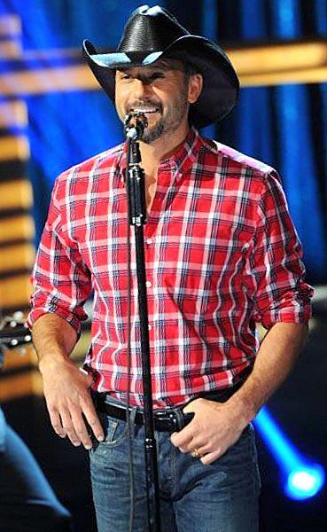 Tim McGraw Tim Mcgraw Family, Contry Music, Male Country Singers, Country Guys, Tim And Faith, Tim Mcgraw Faith Hill, Best Country Music, Photos People, Chris Young