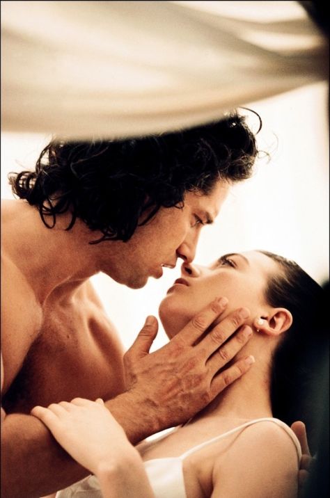 Dracula 2000, Gerard Butler Movies, Abraham Van Helsing, Actor Gerard Butler, Vampire Love, Scottish Actors, Gerard Butler, Movie Couples, Phantom Of The Opera