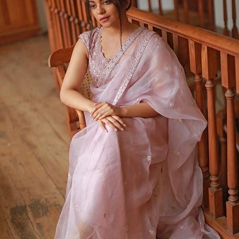 RUHANIYAT By Zuleiha (@ruhaniyat_by_zuleiha) • Instagram photos and videos Indian Sari Dress, Indian Saree Blouses Designs, Indian Fashion Saree, Saree Designs Party Wear, Traditional Indian Outfits, Saree Blouse Designs Latest, Designer Saree Blouse Patterns, Stylish Blouse Design, Saree Trends