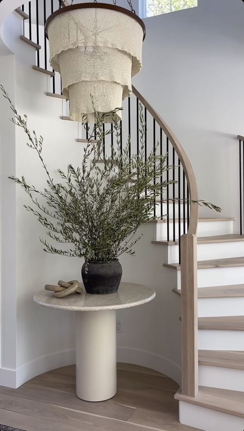 Curved Staircase Decor Ideas, Round Table Foyer Entryway Stairs, Rounded Staircase Entry, Modern Round Staircase, Round Staircase Entryway, Curved Staircase Decor, Round Staircase Design, Entryway 2023, Foyer Staircase Entryway