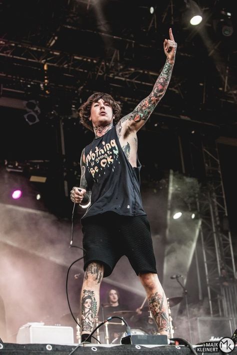 Oli Sykes, Oliver Sykes, Full Body Tattoo, Online Friends, Bring Me The Horizon, Heavy Metal Bands, Pierce The Veil, Black Aesthetic, Concert Outfit