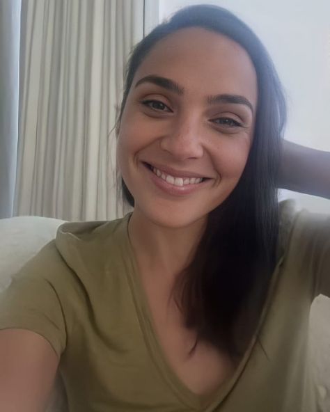 @gal_gadot on her TikTok. . #galgadot #wonderwoman #dianaprince #dccomics #dc #avengers #marvel #woman #actress #beautiful #emmawatson… Selfie Photo Of Gal Gadot, Today Selfie Of Gal Gadot, Galgadot Wallpapers, Gal Gadot Outfits, American Woman Beautiful, Tom Cruise Haircut, Kaley Cuoco Hair, Sandra Bullock Hair, Saved Videos