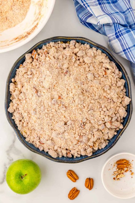 Apple Crisp Pampered Chef, Pampered Chef Apple Crisp Recipe, Quick Apple Crisp, Yellow Cake Mix Recipes, Best Apple Crisp Recipe, Best Cake Mix, Best Apple Crisp, Betty Crocker Cake, Easy Apple Crisp Recipe