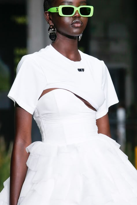 Off-White Spring 2019 Ready-to-Wear Collection - Vogue Runway Fashion Couture, Corset Fashion, Fashion Inspiration Design, Fashion Line, White Fashion, Business News, Fashion Details, Business Fashion, Neon Green