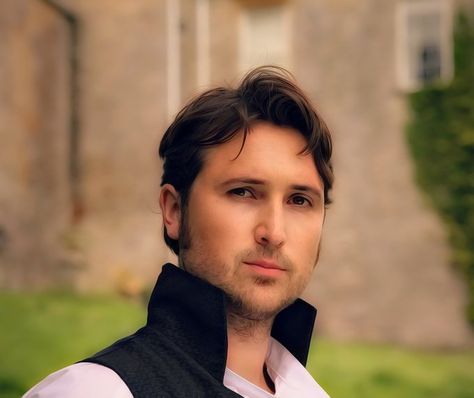 Author71 🌹 on Twitter: "I've never been drawn to dragons. However, give me a good Austen-type hero, and I'm toast from a different kind of flame. 🔥🔥 #SanditonS2and3 #HouseoftheDragon https://t.co/HYtSEQ71Hv" / Twitter Ben Lloyd Hughes, English Romance, Rose Williams, Tom Parker, Jane Austin, Good Genes, Hot Actors, Pride And Prejudice, Beautiful One